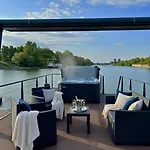 Prestige Yacht * Budapest