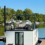 Prestige Yacht Resort