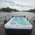 Prestige Yacht Resort Budapest