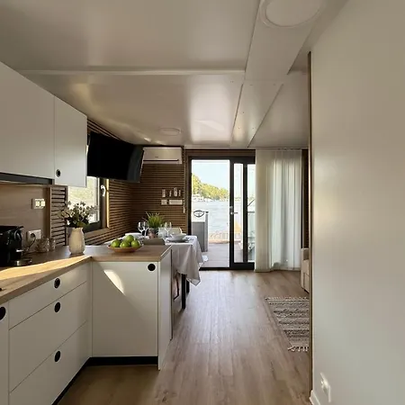 Prestige Yacht * Budapesta