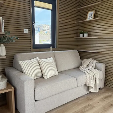 Complex Prestige Yacht