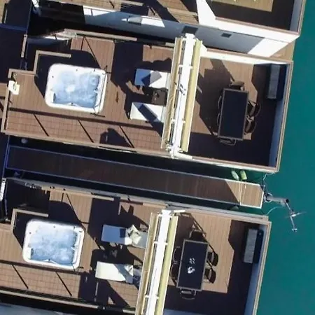 Complex Prestige Yacht