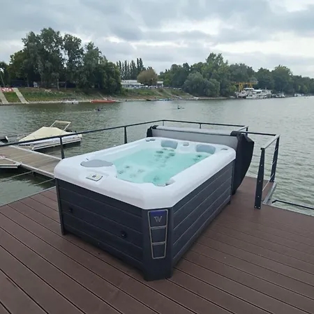 Complex Prestige Yacht Budapesta