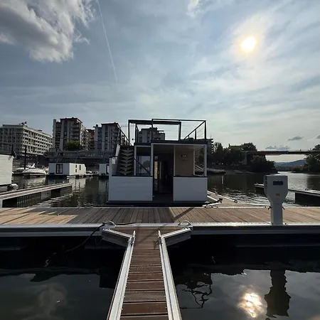 Prestige Yacht * Budapesta