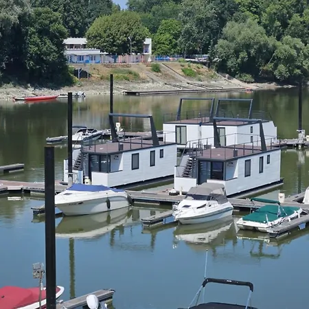 Prestige Yacht Complex *