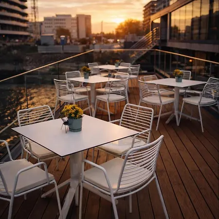 Prestige Yacht 부다페스트