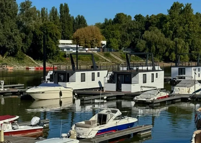 Prestige Yacht Resort