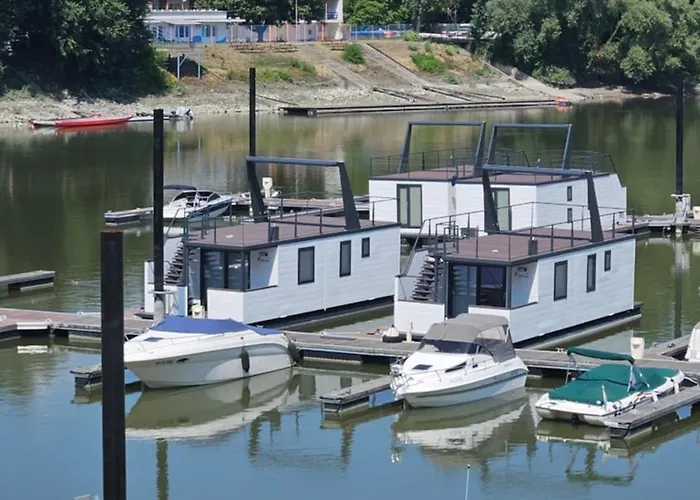 Prestige Yacht Resort *