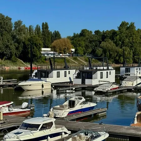 Prestige Yacht Resort