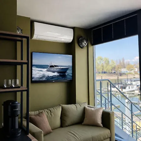 Prestige Yacht * Budapest