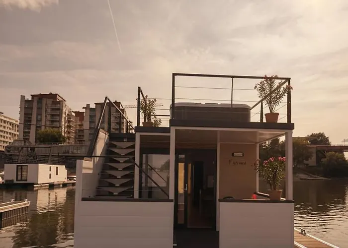 Prestige Yacht * Budapešť