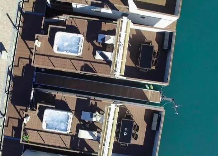 Rezort Prestige Yacht