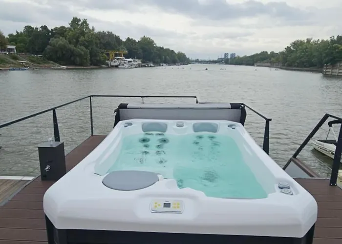 Prestige Yacht Resort Budapest