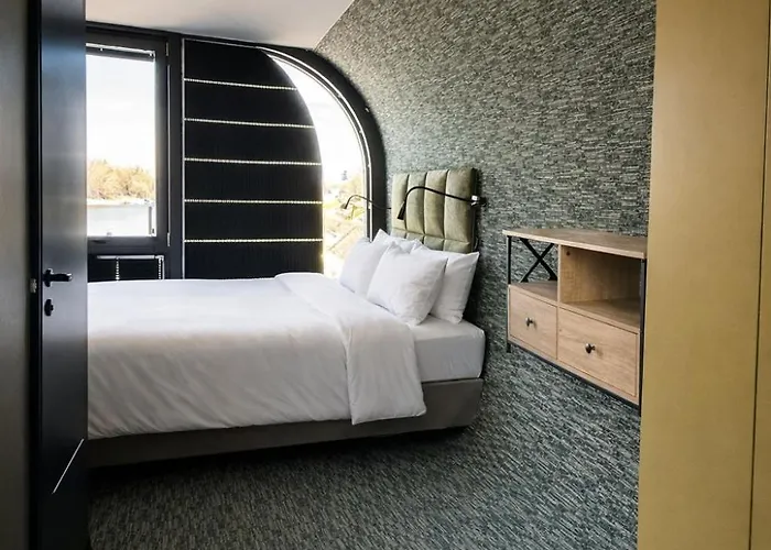 Курортный комплекс Prestige Yacht Будапешт
